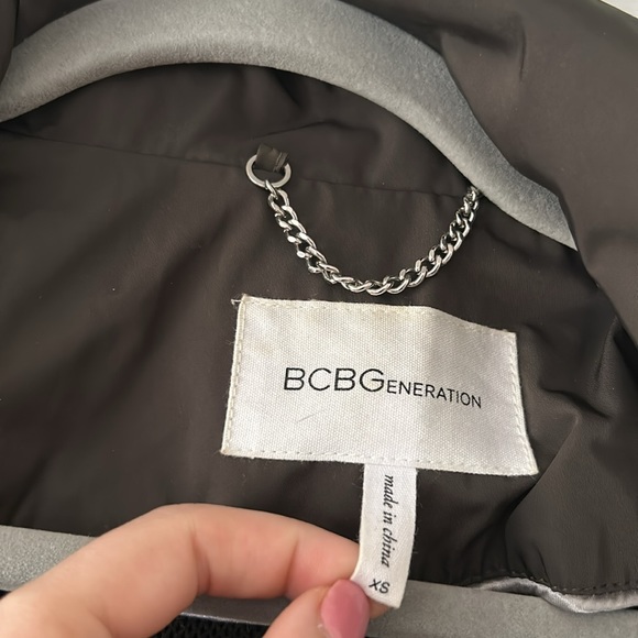 BCBG Generation OLIVE Hooded Windbreaker Jacket - Picture 7 of 8